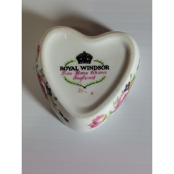 Vtg Royal Windsor Heart Shaped Floral Rose Trinket Box Fine Bone China England - Picture 6 of 6